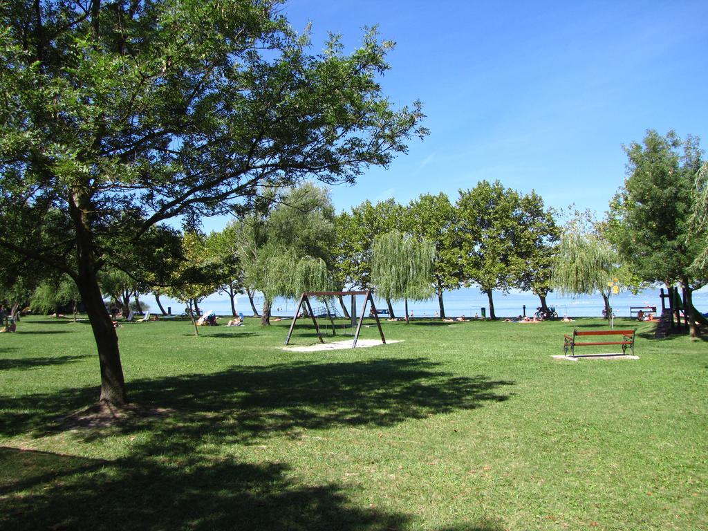 Schmidt Apartment Balatonfenyves Eksteriør bilde